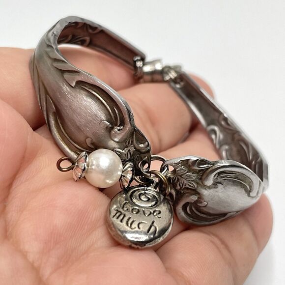 Beautiful Vintage Remembrance Spoon Bracelet With Charms Silver Tone Statement - Picture 2 of 7